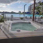 Apartamento con laguna de aguas cristalinas
