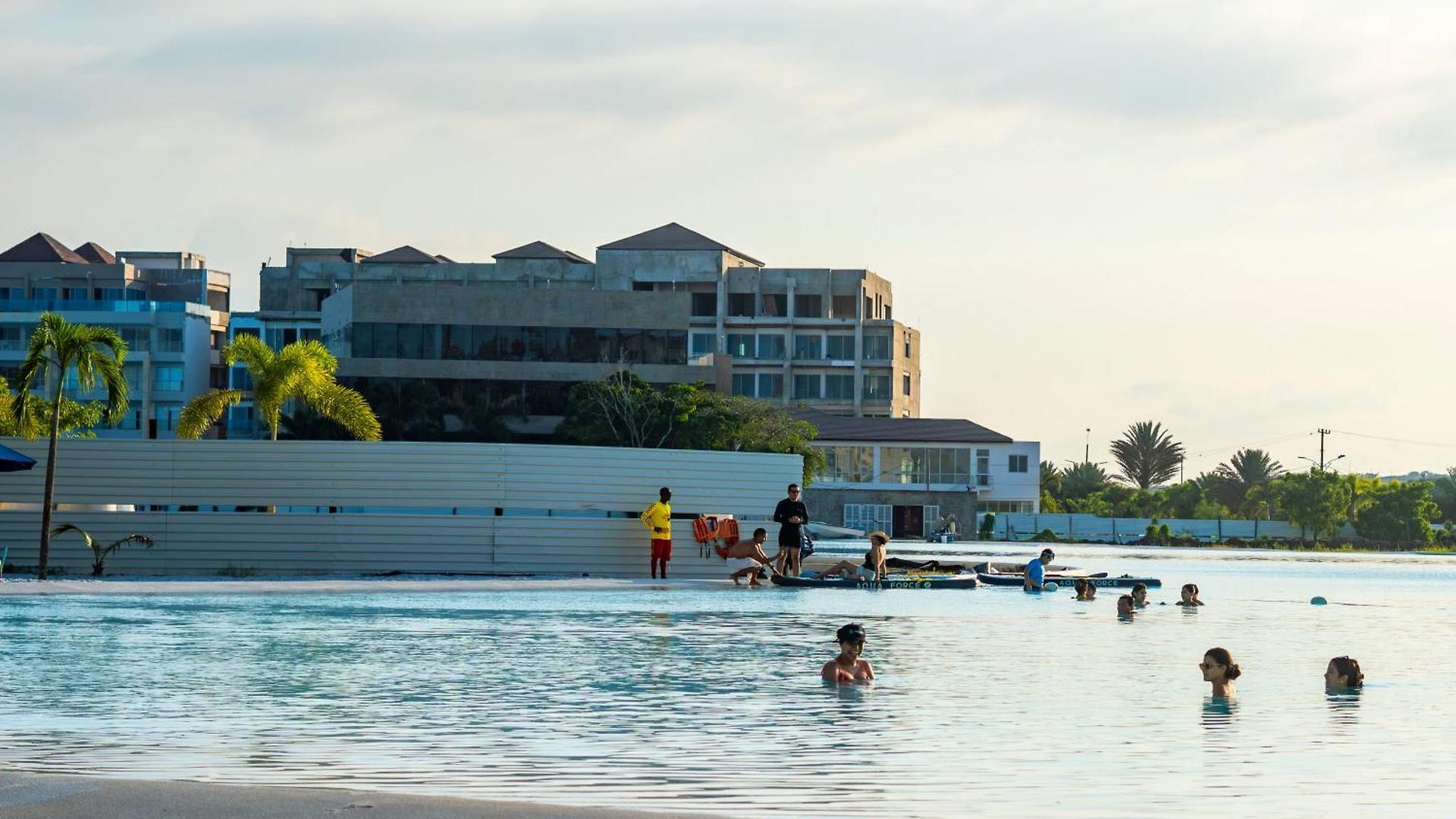 Apartamento Con Laguna De Aguas Cristalinas